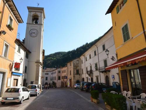 Gorgeous Valley View Apartment In Modigliana