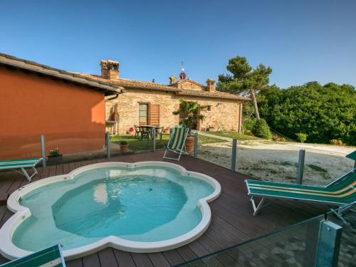Spacious Mansion In Sant'angelo In Vado With Pool