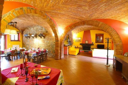 Monte San Savino Villa Sleeps 15 Pool Wifi