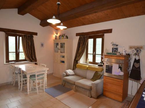 Vintage Apartment In Emilia-romagna Near The Forest