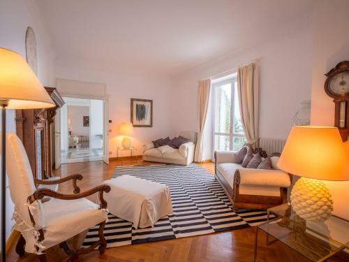 Meina Villa Sleeps 13 Pool Air Con Wifi