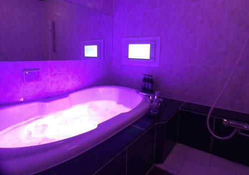 Hotel One Eight (Adult Only)