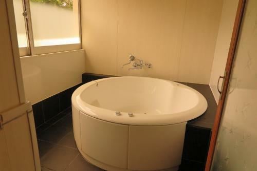 Hotel Okutsuhotspa Ikedayakajikaen