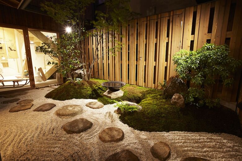Hostal Utsuwa Designed Hostel