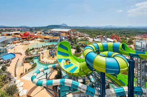 Marriott Jeju Shinhwa World Hotel