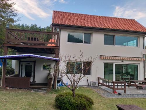 Hostal Namhea German Village Beethoven House
