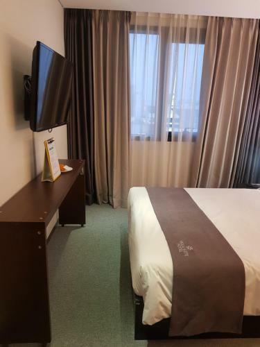 Vella Suite Hotel