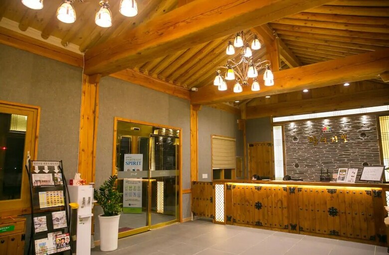 Hotel Royal Room Of King
