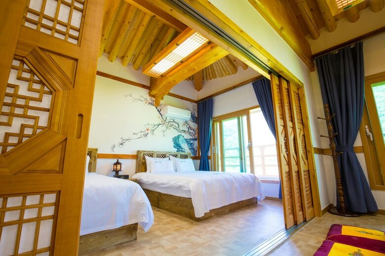 Hotel Royal Room Of King