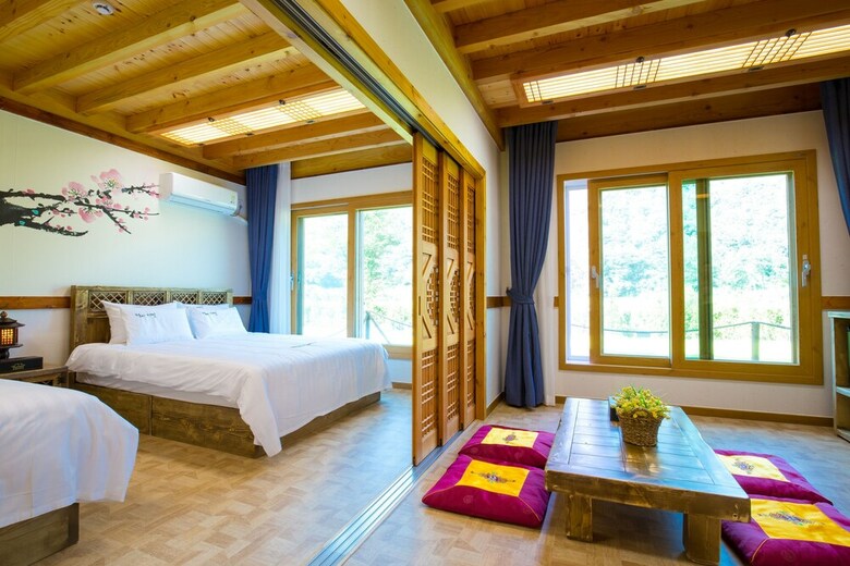 Hotel Royal Room Of King