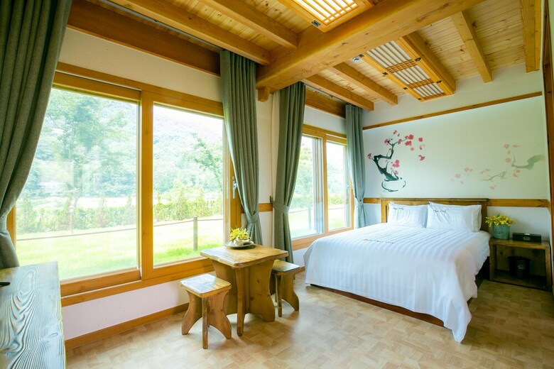 Hotel Royal Room Of King