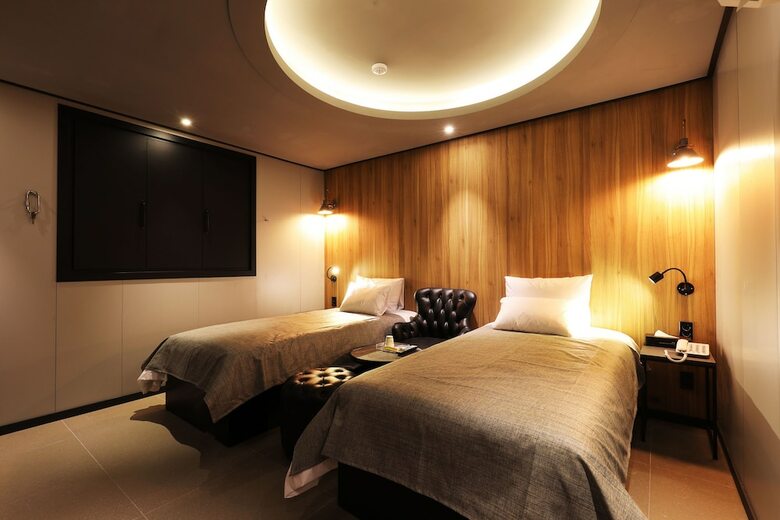 Rainbow Hotel