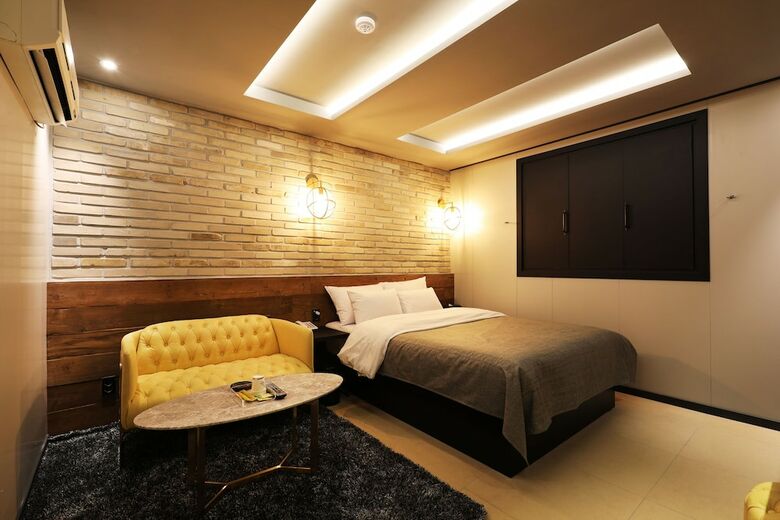 Rainbow Hotel
