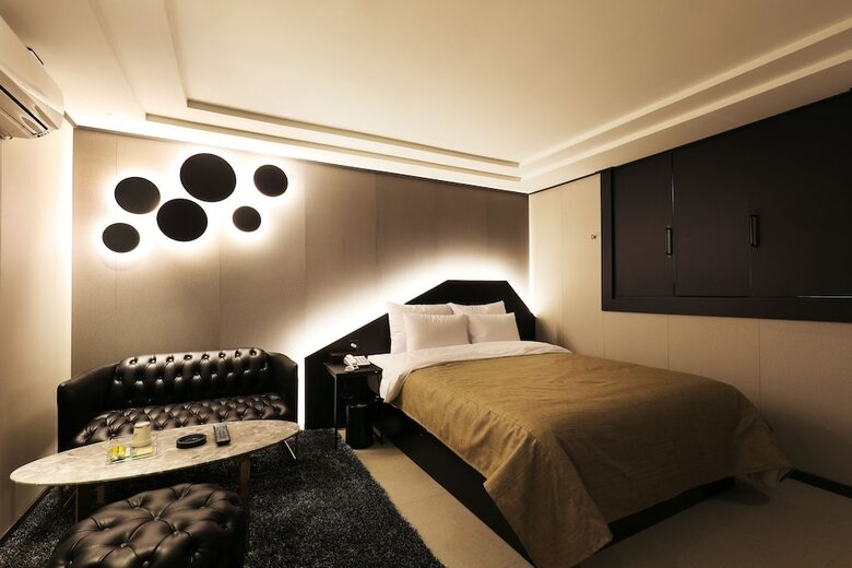 Rainbow Hotel