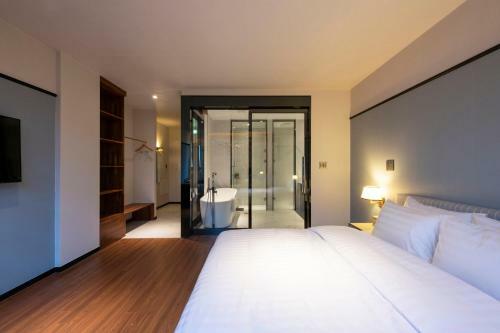 Brown-dot Hotel Shinho
