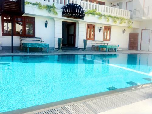 Forever City Hotel