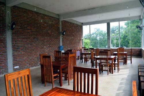 Hotel Elephant Pass - Minneriya