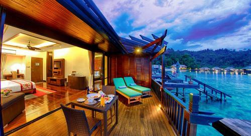 Hotel Gayana Marine Resort