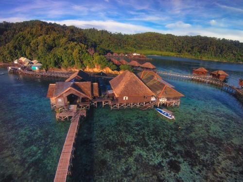Hotel Gayana Marine Resort