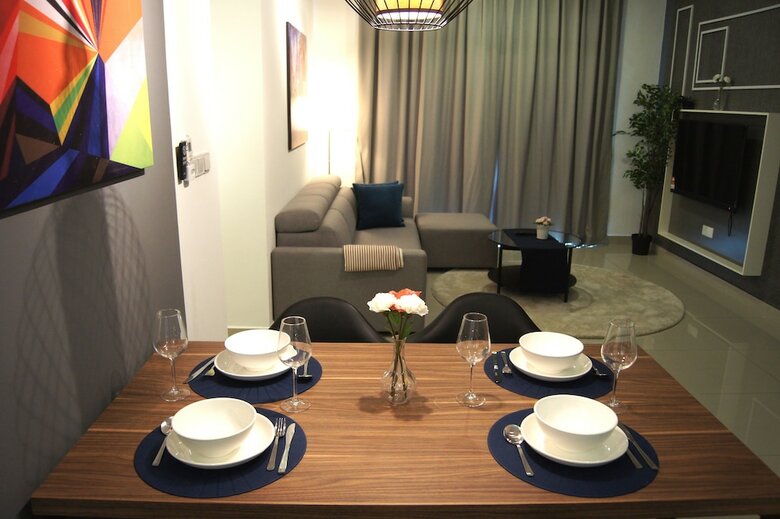Hotel Twin Galaxy Suites By Iconic Bliss