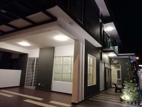 Os Homestay Seri Austin Hills