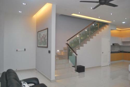 Os Homestay Seri Austin Hills
