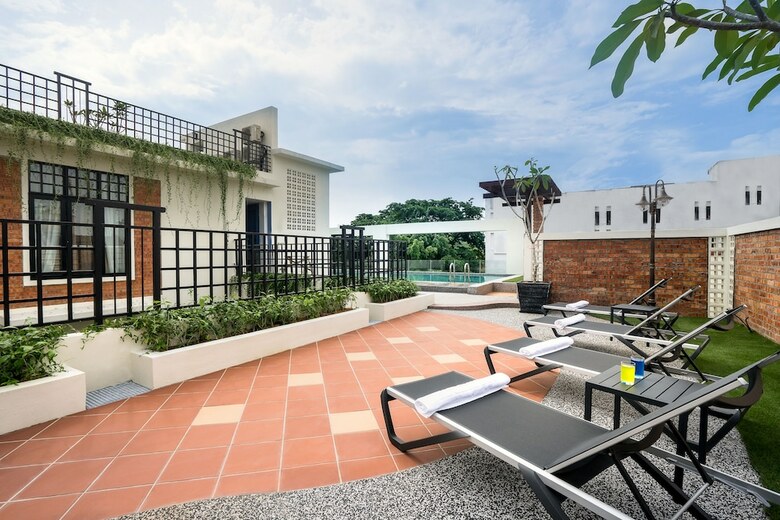 Treasures Hotel And Suites