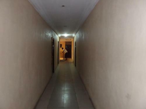 Cliff Hotel & Lounge