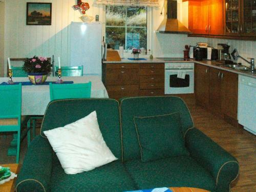 Two-bedroom Holiday Home In Aver�y 3