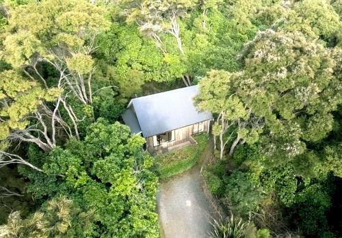 Secluded Getaway - Romantic And Tranquil Akaroa Holiday Home