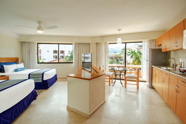 Hotel Plaza Pelicanos Grand Beach Resort