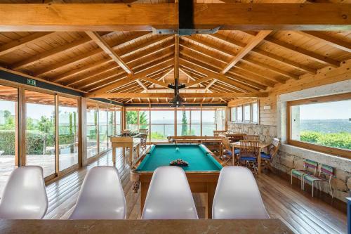 Boliqueime Villa Sleeps 8 Pool Air Con