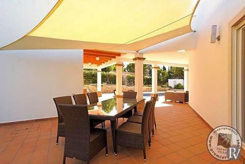 Alvor Villa Sleeps 8 Pool Air Con Wifi