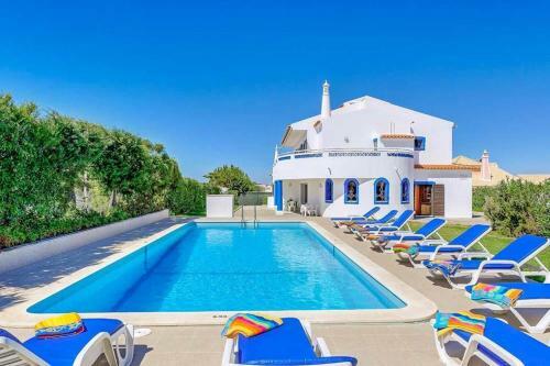 Gale Villa Sleeps 10 Pool Air Con Wifi