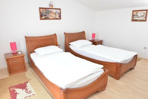 Apartment And Rooms In Club