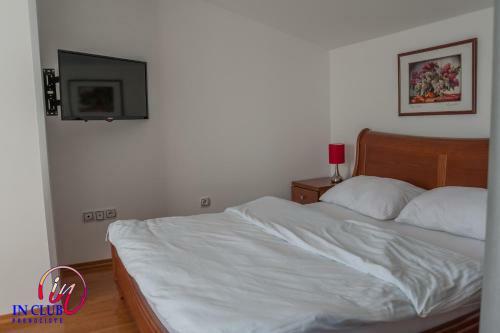Apartment And Rooms In Club