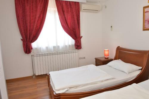 Apartment And Rooms In Club