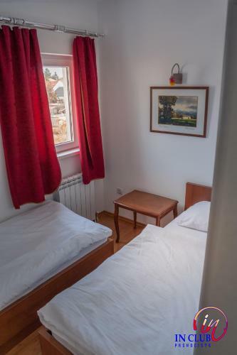 Apartment And Rooms In Club