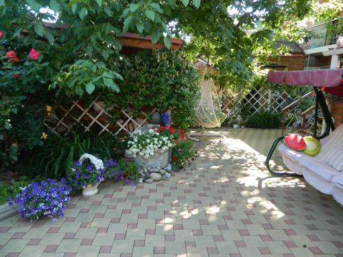 Hostal Guest House On Rostovskaya 50