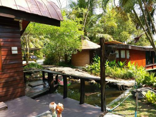 Hotel Kaengkrachan Boathouse Paradise Resort