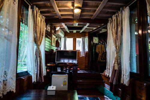 Hotel Kaengkrachan Boathouse Paradise Resort
