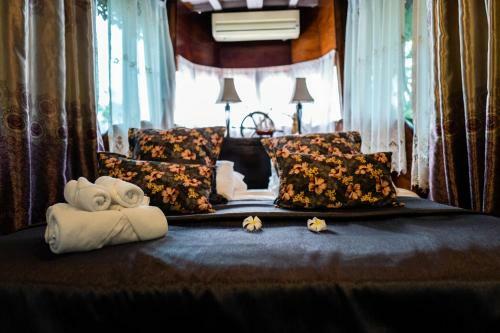 Hotel Kaengkrachan Boathouse Paradise Resort
