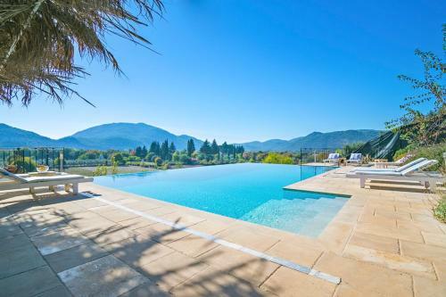 Keciler Villa Sleeps 8 Pool Air Con Wifi
