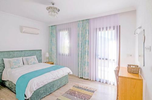Keciler Villa Sleeps 8 Pool Air Con Wifi