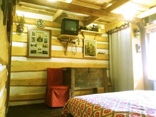 Hostal Salamandra Village