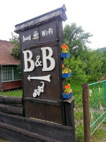 Hostal Salamandra Village