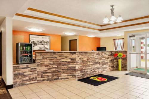 Motel Super 8 By Wyndham Holton