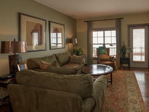 2 Br: Soaring Eagle 202