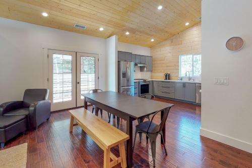 Amachen Cabin