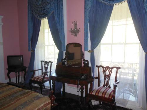 Bed & Breakfast Cedar Grove Mansion Inn & Restaurant